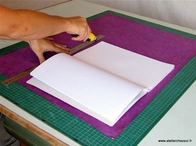 Tuto DIY cahier personnalisé papier déco -  decoupe du papier