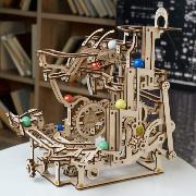 Ugears Maquette en bois Circuit à billes Palan à Etages 38cm 315 pièces 10 billes