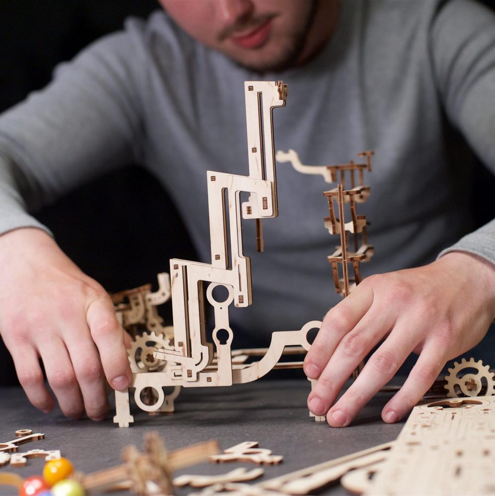 Maquette en bois : Circuit à billes palan à étage