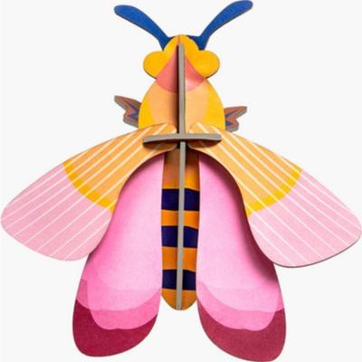 Insecte Abeille Rose en carton 15 cm Pink Bee Décoration 3D Studioroof