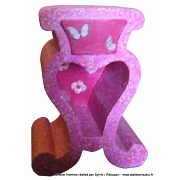 Le chevet en carton Hemma par Sylvie - Décoration papier rose et papillons