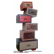 L'étagère en carton Hekilibre de Jacqueline - Décoration papier marron et rouge