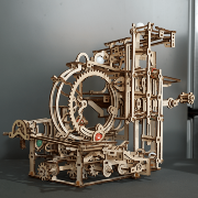 Ugears Maquette en bois Circuit à billes Palan avec Gradins 30cm 355 pièces 10 billes