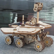 Maquette en bois Rover Vagabond Solaire 16 cm 153 pièces