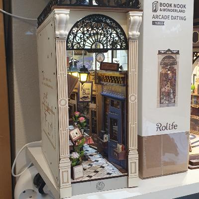 [Book Nook] Laissez l'amour s'inviter dans votre bibliothque avec le Book Nook Arcade Dating de Rol