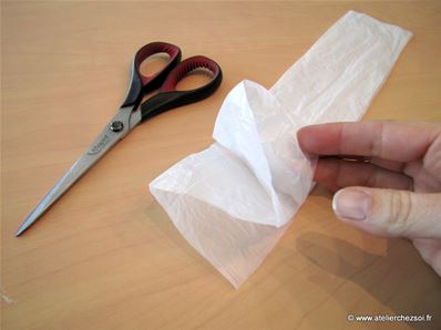 Tuto Fabrication Pompon sac plastique récup - Découpe du sac plastique 4