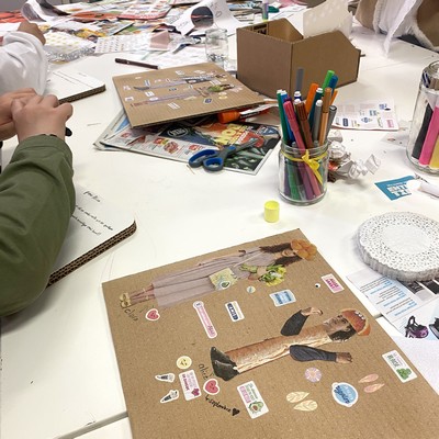 Atelier Créatif Enfant collage sticker et strass