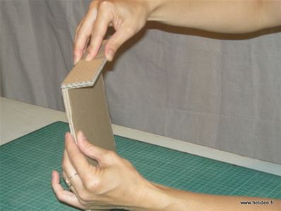 Tuto DIY Fiche pour fabriquer boite en carton - collage couvercle
