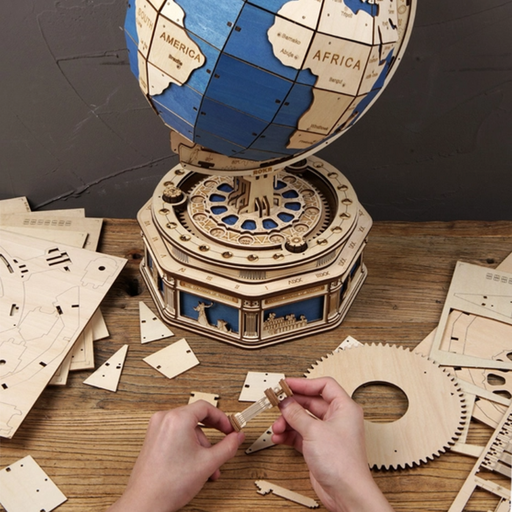 Maquette globe terrestre en bois à construire