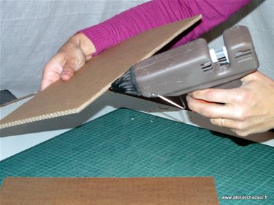 Tuto DIY Casier en carton - collage au pistolet