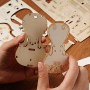 Maquette Bois Musique Violoncelle 20cm Puzzle 3D de 58 pièces TG411 Rolife