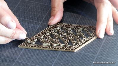 Tuto Décoration à suspendre en Dentelle de Carton - Réalisation des motifs