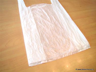 Tuto Fabrication Pompon sac plastique récup - Découpe du sac plastique