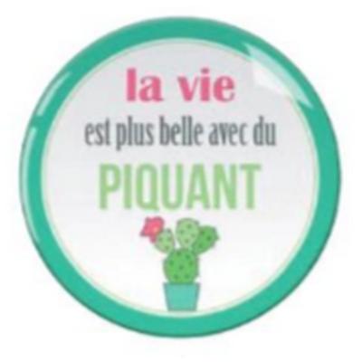 Magnet rond 75mm La Vie est plus Belle avec du Piquant Dodo&Cath