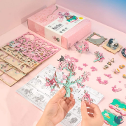 Kit Boîte à musique Cerisier en fleurs à fabriquer 27 cm Puzzle 3D Bois mécanisme à manivelle 148 pièces