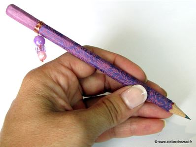 Tuto crayon décoré DIY - crayon violet