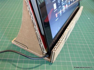 Tuto support en carton pour tablette et smartphone - Assemblage des cotés