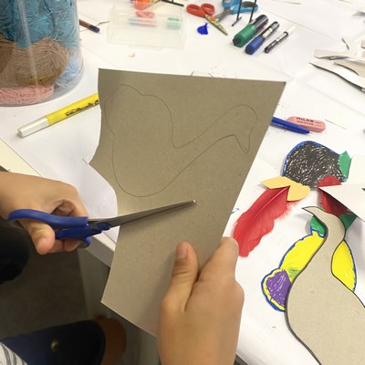 atelier création enfant sculpture d'oiseau découpage