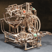 Ugears Maquette en bois Circuit à billes Palan avec Gradins 30cm 355 pièces 10 billes